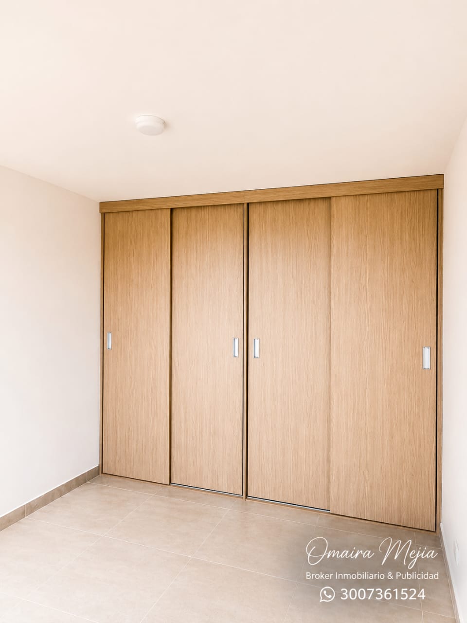 Alcoba principal con closet en madera, apartamento 2 alcobas Guaymaral