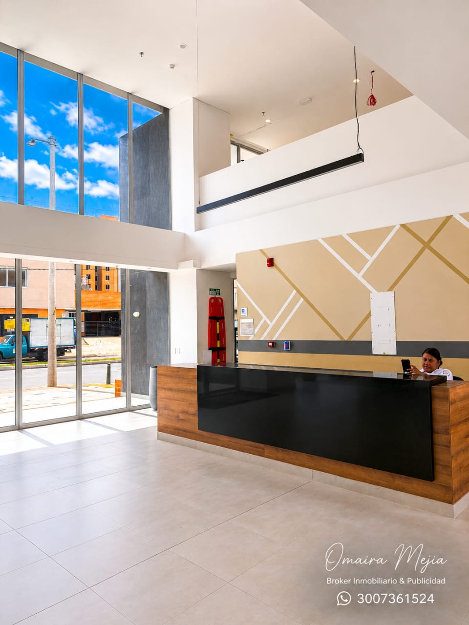 Recepción del edificio del apartamento en arriendo en Guaymaral